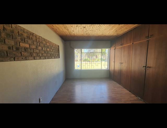 4 BEDROOM HOUSE TO LET IN RENSBURG